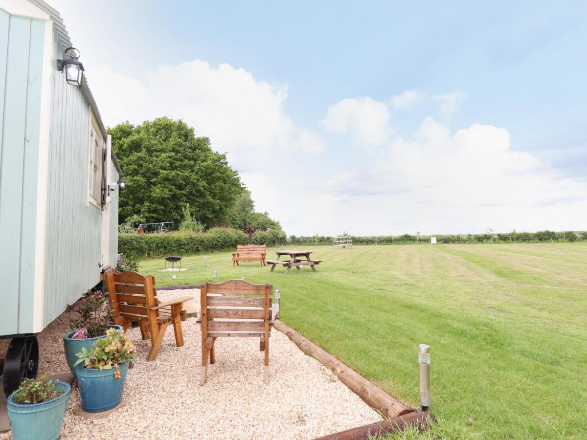 Honeybee Lodge Woodhall Spa Exterior foto