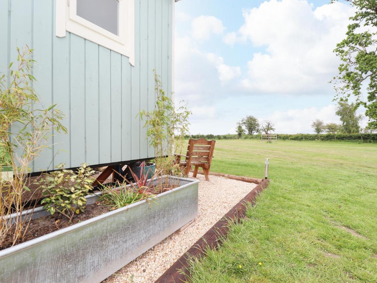 Honeybee Lodge Woodhall Spa Exterior foto
