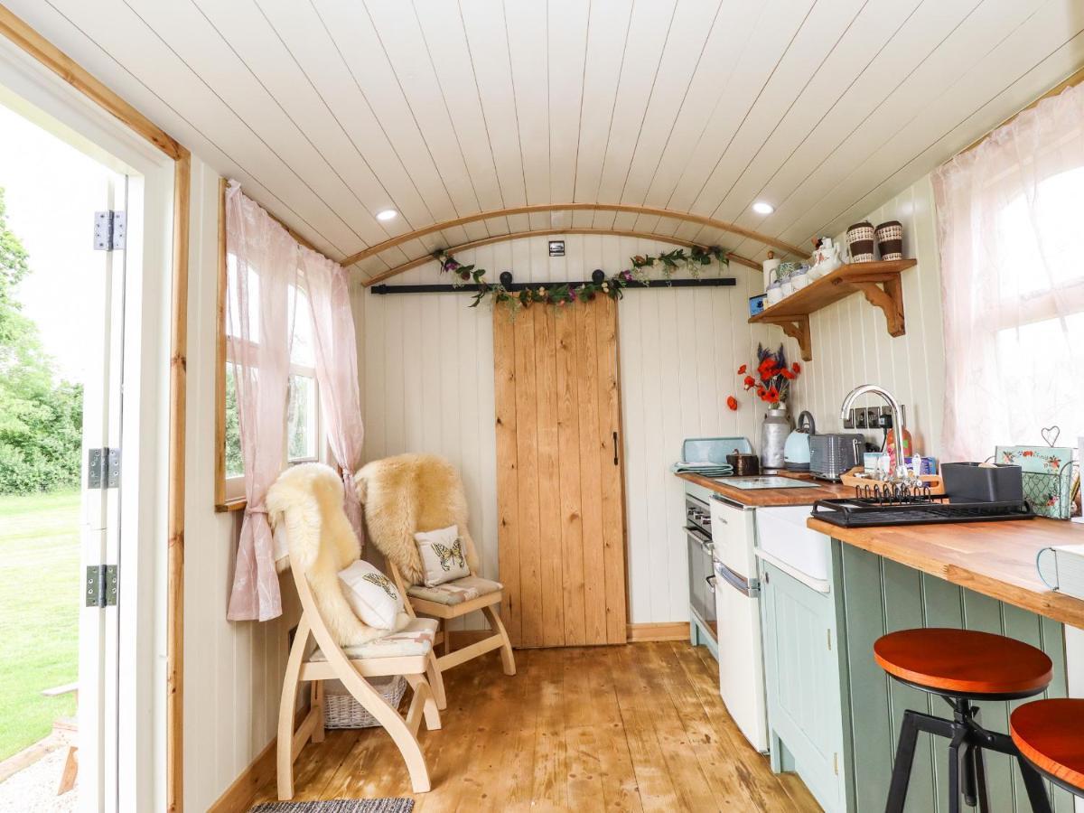Honeybee Lodge Woodhall Spa Exterior foto