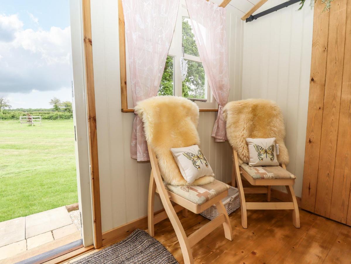 Honeybee Lodge Woodhall Spa Exterior foto