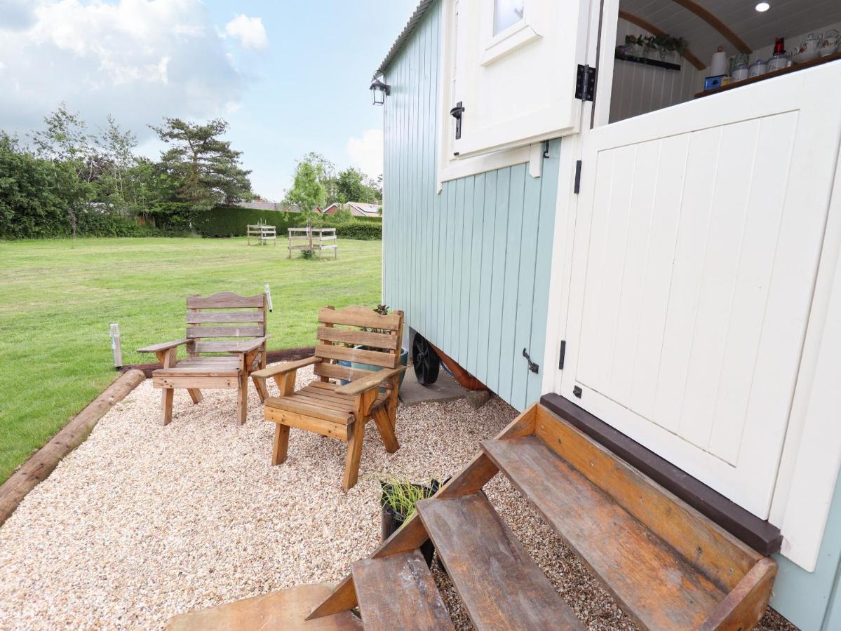 Honeybee Lodge Woodhall Spa Exterior foto