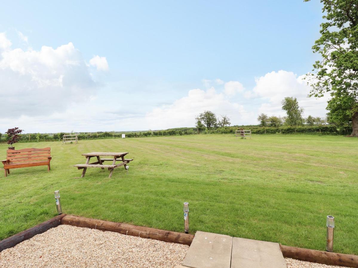 Honeybee Lodge Woodhall Spa Exterior foto