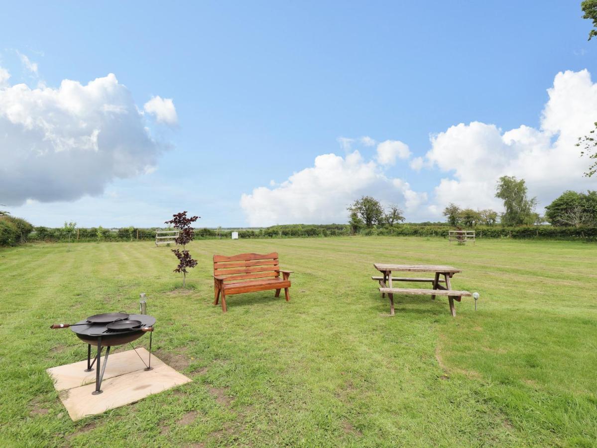Honeybee Lodge Woodhall Spa Exterior foto